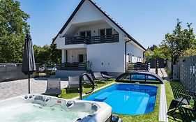 Balatonic Lime Apartmanhaz